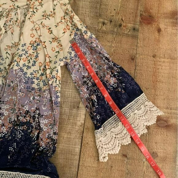 Listicle womens open front floral lightweight top with lace embroidery detail -M - Picture 4 of 10